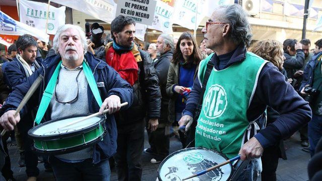 Arjantin’de gazetecilerden işten çıkarmalara karşı protesto