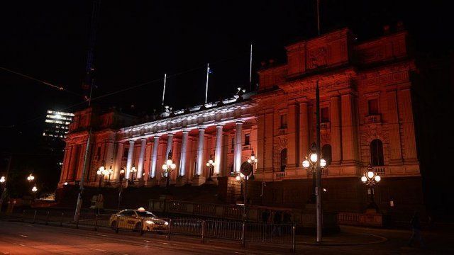 Avustralya&#039;da bazı binalar Türk bayrağının renkleriyle ışıklandırıldı