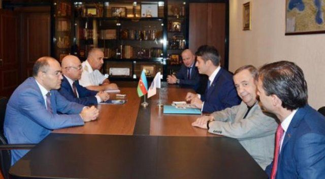 Azerbaycan Gümrük Komitesi Başkanı Aliyev, Türk işadamları ile bir arada
