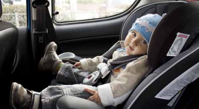 Bebekleri arabada bırakmayın