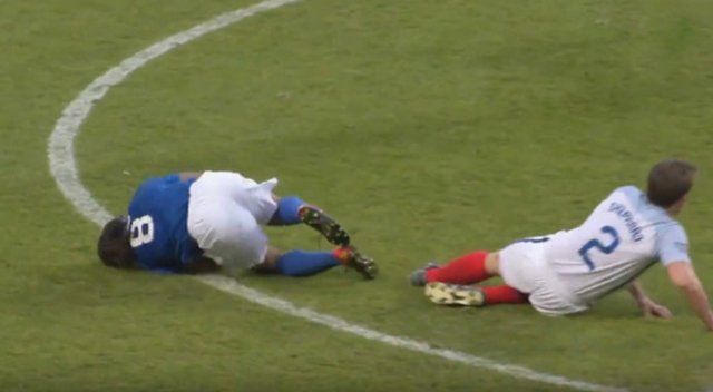 Efsane futbolcuya dostluk maçında uçan tekme