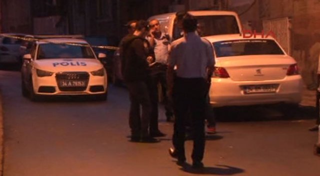 Fatih&#039;te soyguncular polise saldırdı: 1 polis yaralı