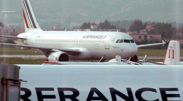Fransa&#039;da grev dalgasına Air France da katıldı