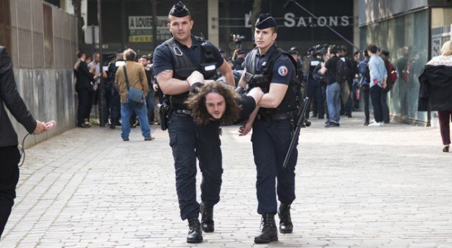 Fransa&#039;da protestolar devam ediyor