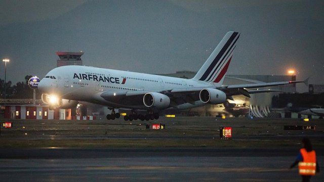 Fransa&#039;daki greve Air France pilotları da katıldı