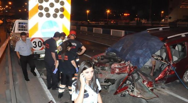 İzmir&#039;de trafik kazası: 1 ölü, 1 yaralı
