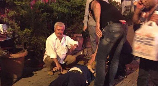 Kadıköy&#039;de bıçaklı kavga: 2 yaralı