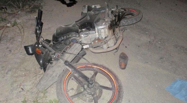 Minibüse çarpan kasksız motosikletli öldü