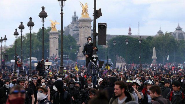 Paris Valiliğinden sendikalara &#039;Yürümeyin&#039; çağrısı