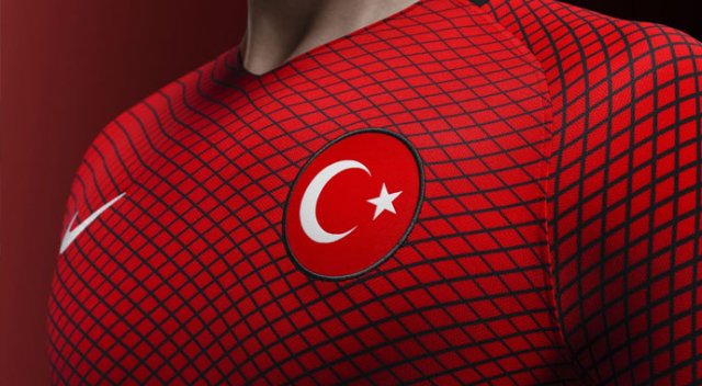 Türk futbolcu Milli Takımını değiştiriyor