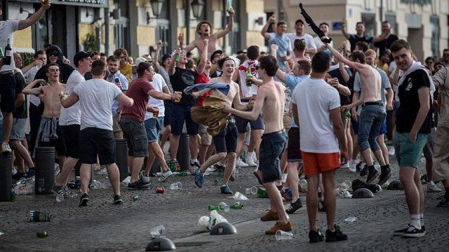 UEFA, Marsilya&#039;daki taraftar şiddetini kınadı
