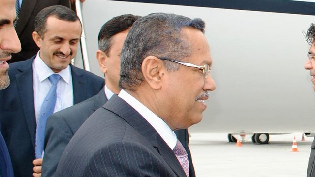 Yemen Başbakanı Dağr görevini yürütmek üzere Aden&#039;e geldi