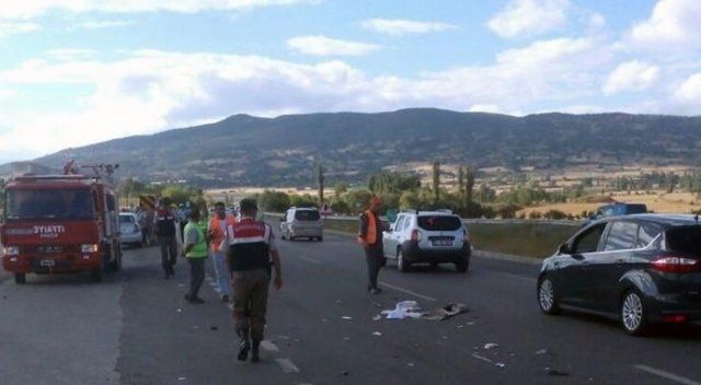 Amasya&#039;da otomobil ile motosiklet çarpıştı: 1 ölü 1 yaralı