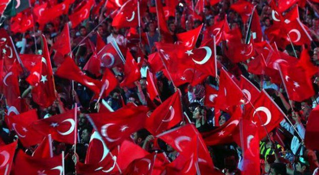 Avusturya&#039;da darbe karşıtı Türklere bayrak yasağı