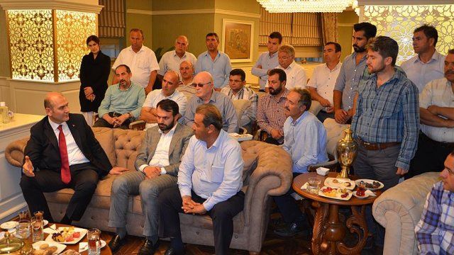 Bakan Soylu demokrasi şehitlerinin ailelerini ziyaret etti