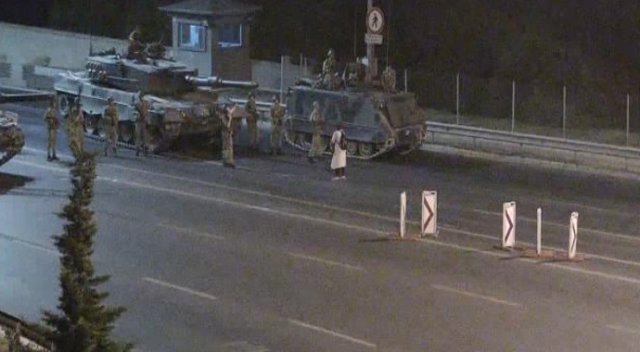 Bayat: Bunlar, Türk askeri kılığına girmiş katil