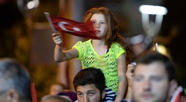 Bu da bayrak ekonomisi: Türk bayrağı imalatında rekor
