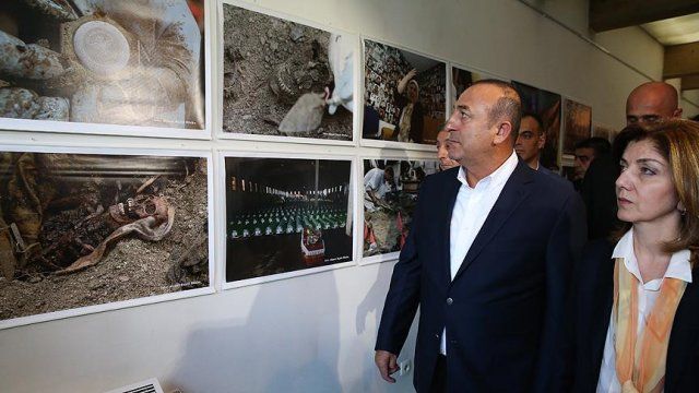 Dışişleri Bakanı Çavuşoğlu Kovaçi Şehitliği&#039;ni ziyaret etti