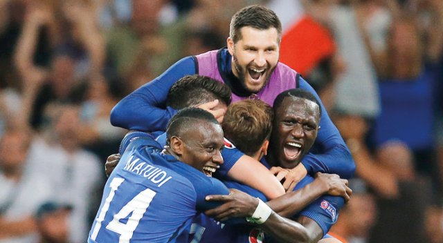 Fransız futbolcu Almaya&#039;yı 2 golle yıktı, horozları finale taşıdı