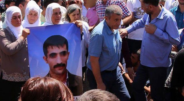 HDP&#039;nin miletvekilleri teröristin cenazesine katıldı