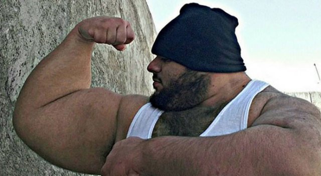 İranlı Hulk, DAEŞ&#039;le savaşmak için hazırlanıyor