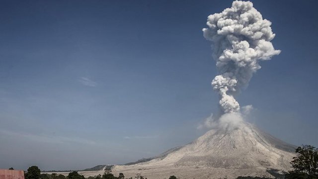 Japonya&#039;da Sakurajima Yanardağı faaliyete geçti