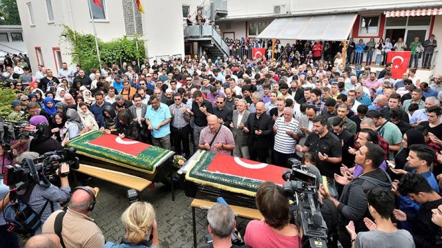 Münih saldırısında hayatını kaybeden Dağ ve Selçuk&#039;un cenaze namazı kılındı