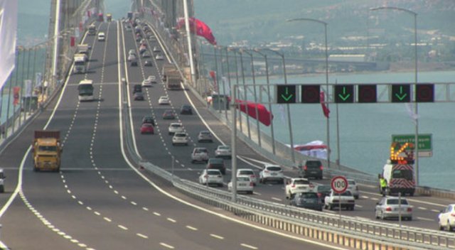 Osmangazi Köprüsü&#039;nde 4 dakika süren geçiş, yoğunluktan 8 dakikaya çıktı