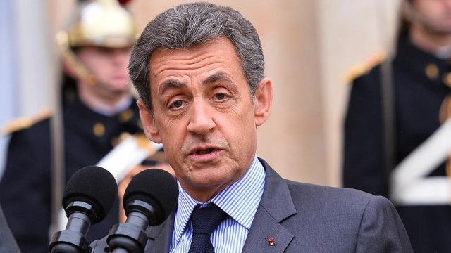 Sarkozy&#039;den cumhurbaşkanlığı yarışı sinyali