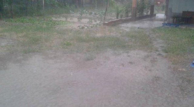 Sivas&#039;ta sağanak yağış sele dönüştü
