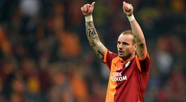 Sneijder&#039;den olay paylaşım