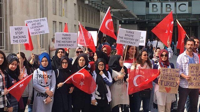 Türk Öğrenci Birliği BBC&#039;yi protesto etti