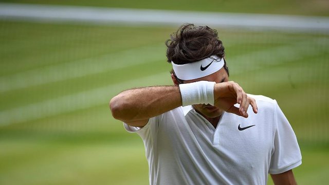 Wimbledon&#039;da Federer elendi