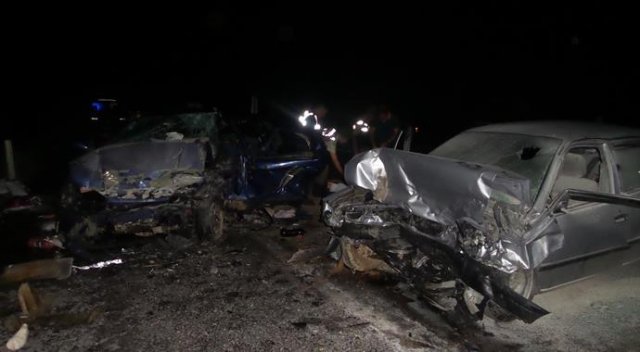Afyonkarahisar&#039;da trafik kazası: 1 ölü, 4 yaralı