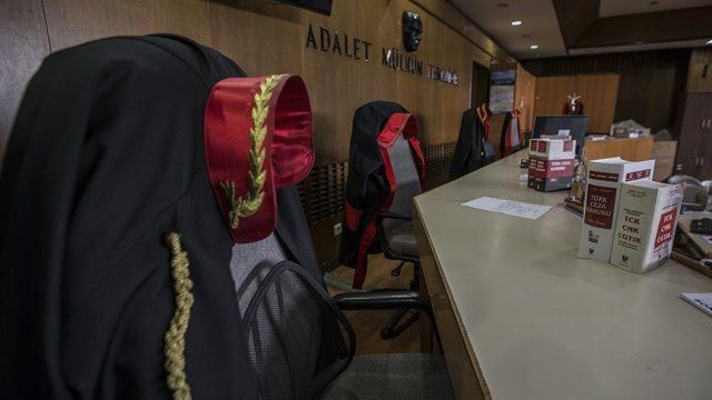 FETÖ soruşturmalarında 51 hakim ve savcı firarda
