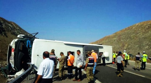 Gaziantep&#039;te yolcu otobüsü devrildi! 4 ölü, 31 yaralı