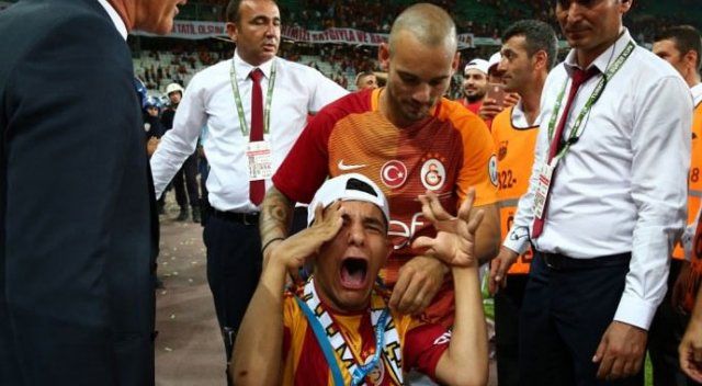 Gecenin hareketi Wesley Sneijder&#039;den