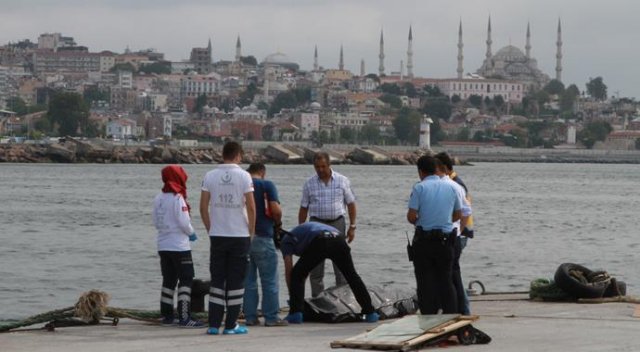 İstanbul&#039;da arkadaşlarıyla denize giren genç boğularak öldü