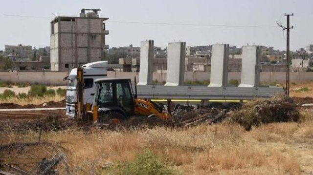 Kobani sınırında duvar çalışması devam ediyor
