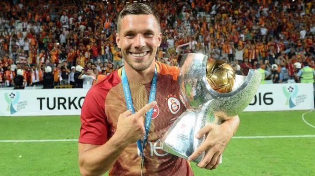 Lukas Podolski&#039;den flaş karar! Veda etti