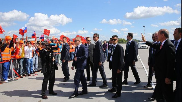 Rusya&#039;daki Türk işçilerden Erdoğan&#039;a sevgi gösterisi