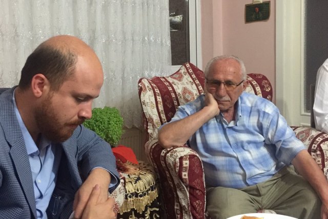 Şehit babası Bilal Erdoğan&#039;ı duygulandırdı