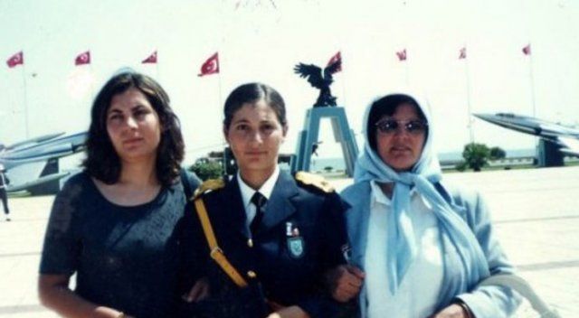 Türk Yıldızları&#039;nda pilot olacaktı, hostes oldu