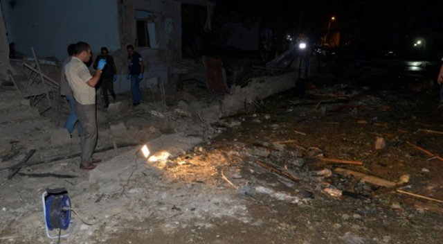 Van&#039;da polis merkezine bombalı saldırı: 3 şehit, 73 yaralı