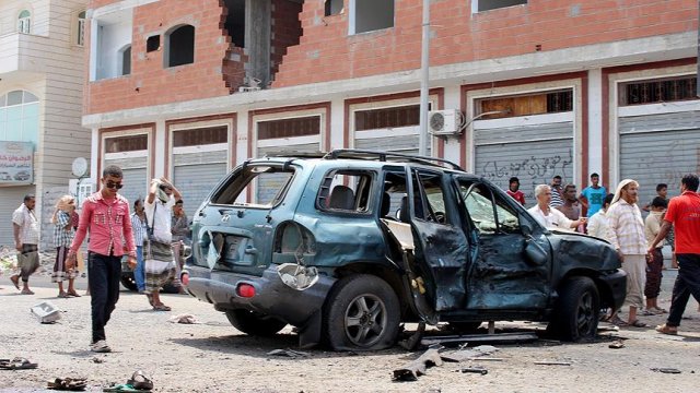 Yemen&#039;de bomba yüklü araçla saldırı: 65 ölü