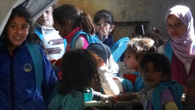 Suriye&#039;nin Dera şehrinde eğitim &#039;mekteplerde&#039; veriliyor