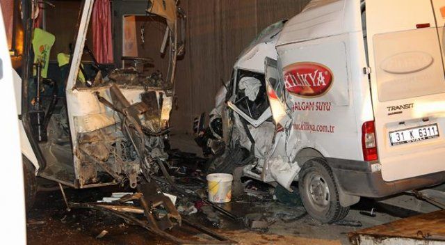 Adana&#039;da feci kaza: 1 ölü, 15 yaralı