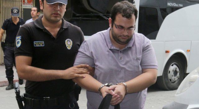Adana&#039;da polisi darp eden 5 öğrenci tutuklandı