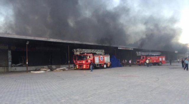 Antalya’da korkutan yangın, 5 dükkan kül oldu