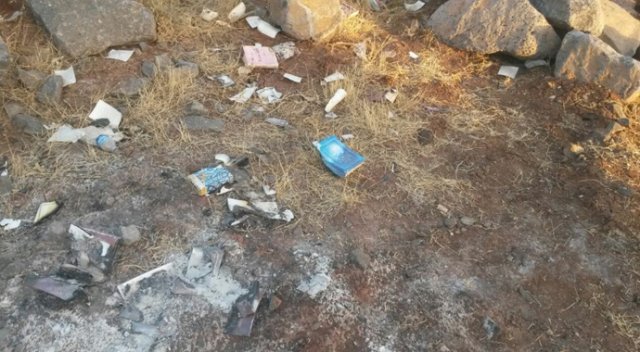 Diyarbakır’da boş arazide yakılmış FETÖ kitapları bulundu
